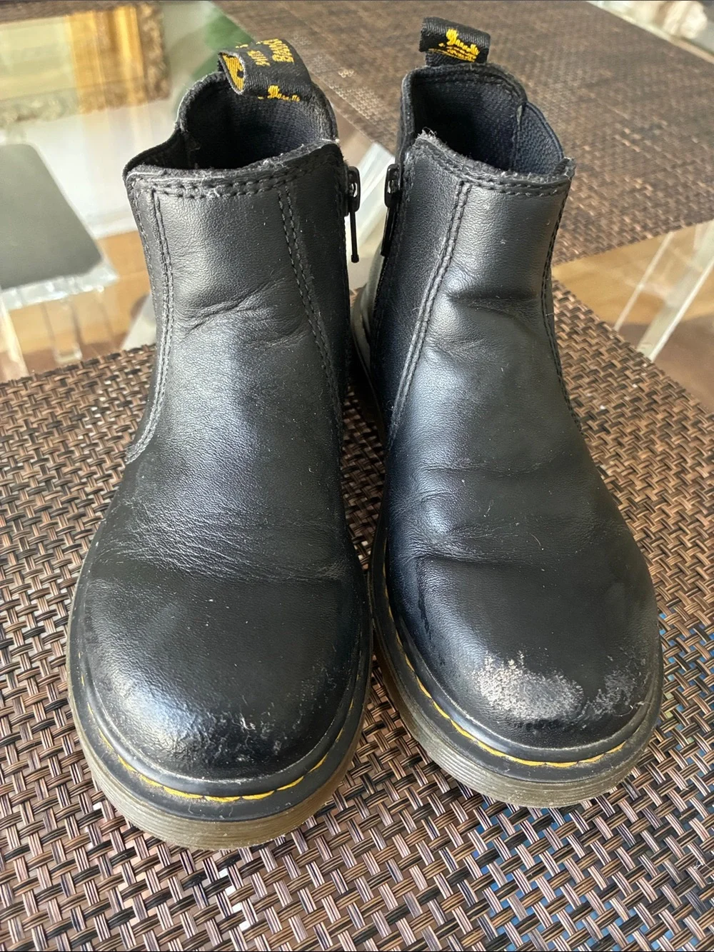 Dr. Martens 2976 Chelsea Boots in black leather kids size 13